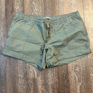COPY - Light olive natural reflections size XL shorts like new